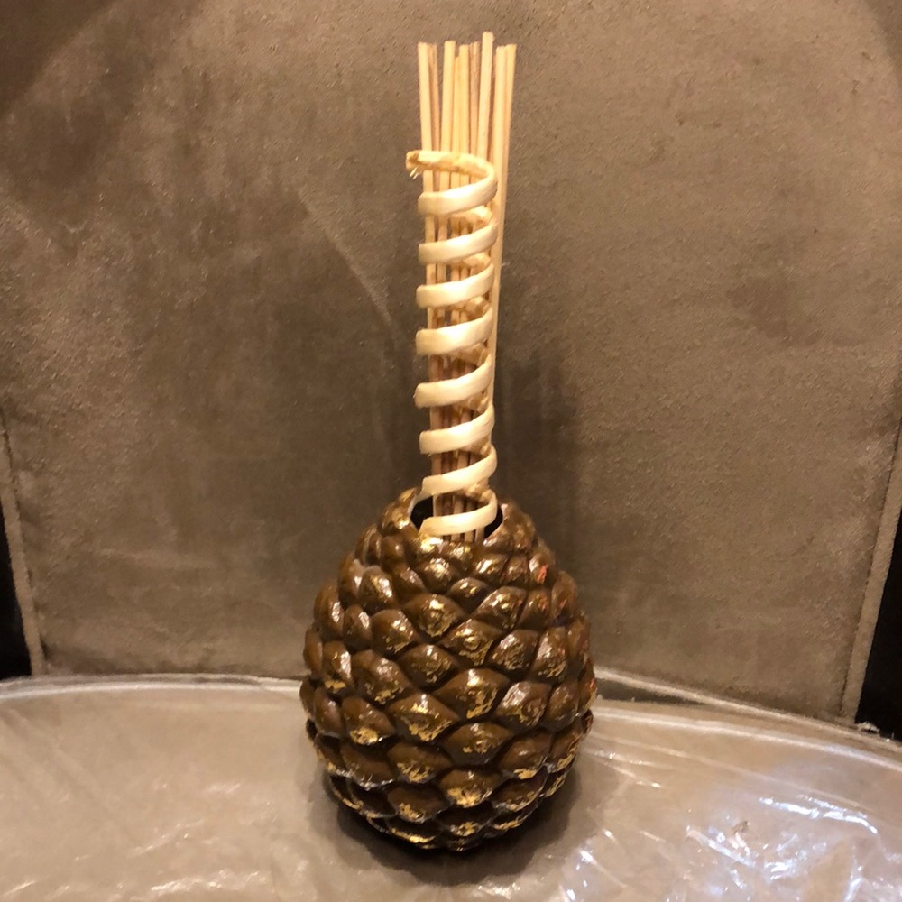 Ceramic Pinecone🥳HP🥳filled with Sticks - Picture 1 of 3